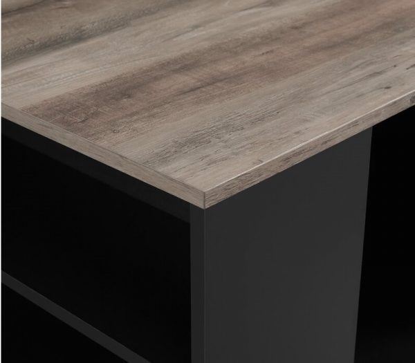 Bàn vuông cafe cạnh bàn xử lý tốt