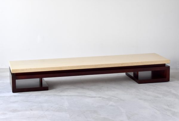 Bàn dài cafe ngăn nắp