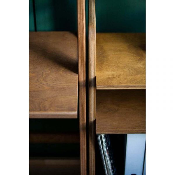 Bàn làm việc trong phòng ngủ xử lý cạnh