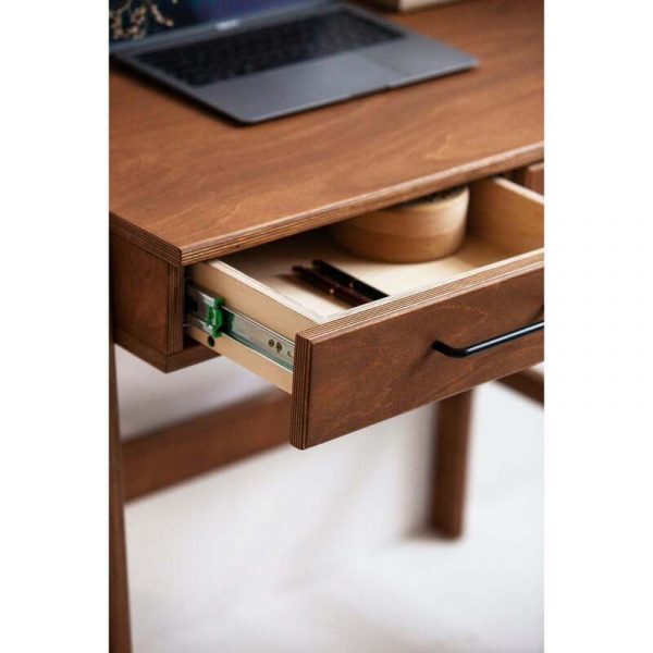 Bàn làm việc ở nhà có tủ kéo