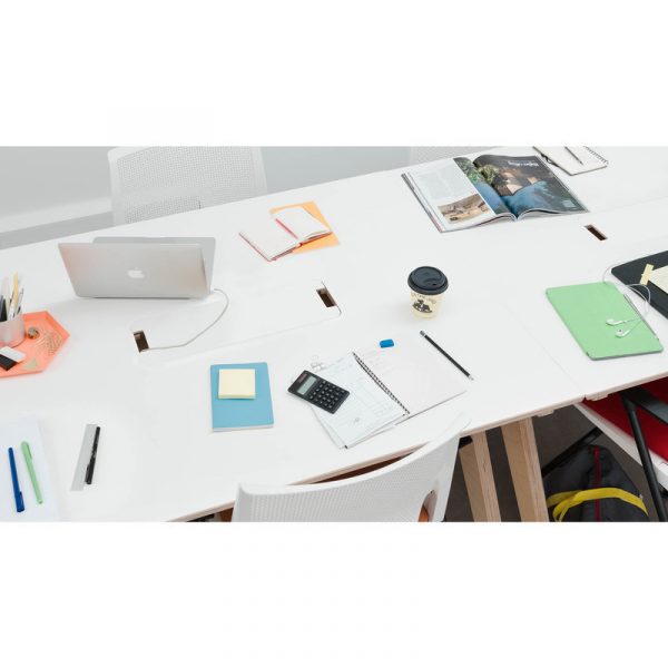 Bàn ghế gỗ văn phòng màu trắng