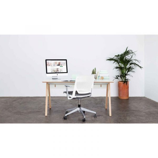 Bàn gỗ làm việc giá rẻ trong công sở