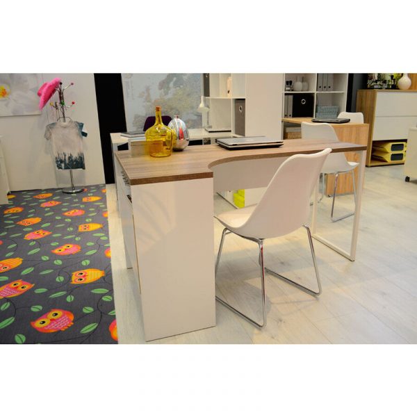 Bàn nhân viên trong không gian hiện đại