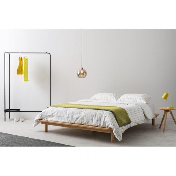 giường đơn màu trắng