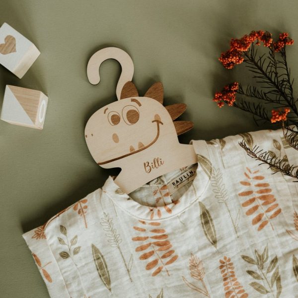 Móc treo quần áo trẻ em gỗ