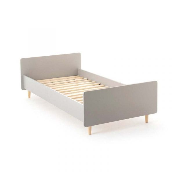 Giường cho bé đơn giản.