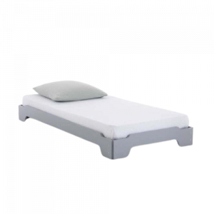 Giường bé trai đơn giản.