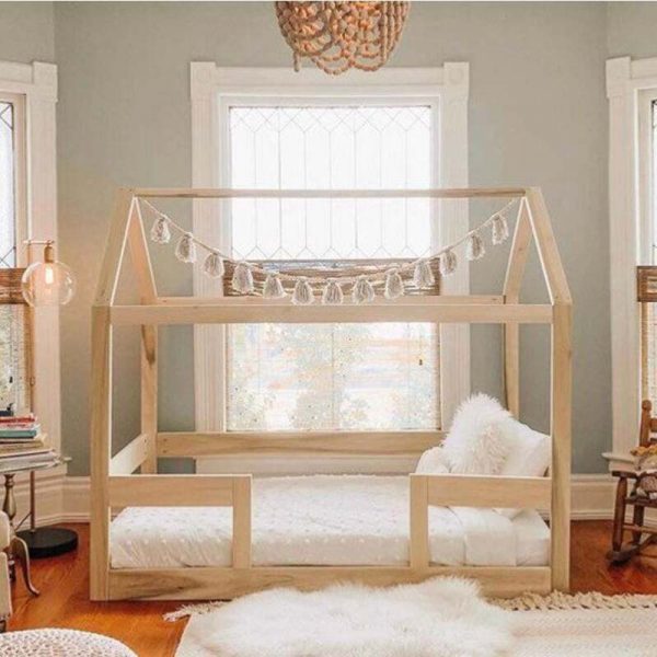 Giường cho bé sơ sinh góc ngang.