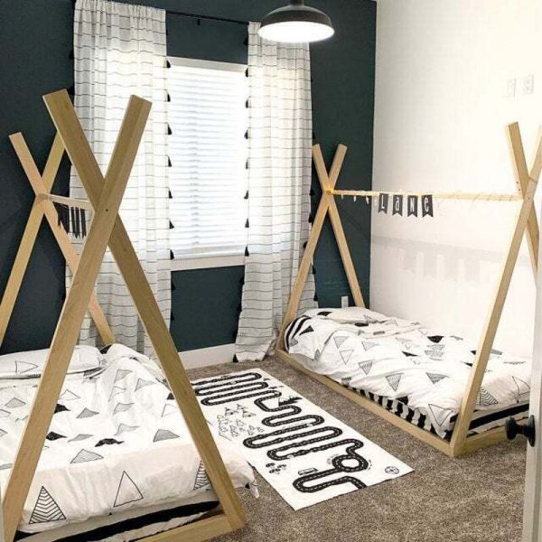 Giường ngủ trẻ em bằng gỗ dễ thương.