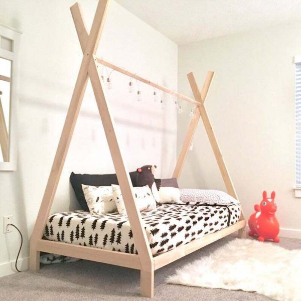 Giường ngủ trẻ em bằng gỗ phối cảnh dễ thương.