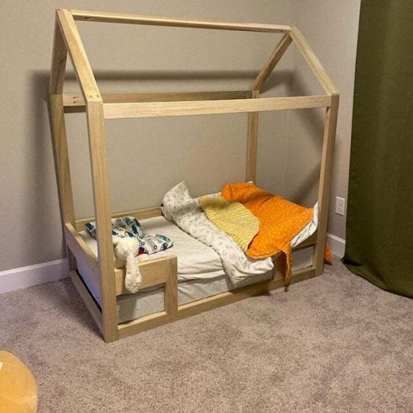 Giường ngủ em bé thông mình.