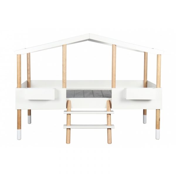 Giường cũi thiết kế tinh tế.