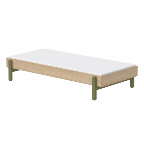 Mẫu giường đơn cho bé trai đơn giản.