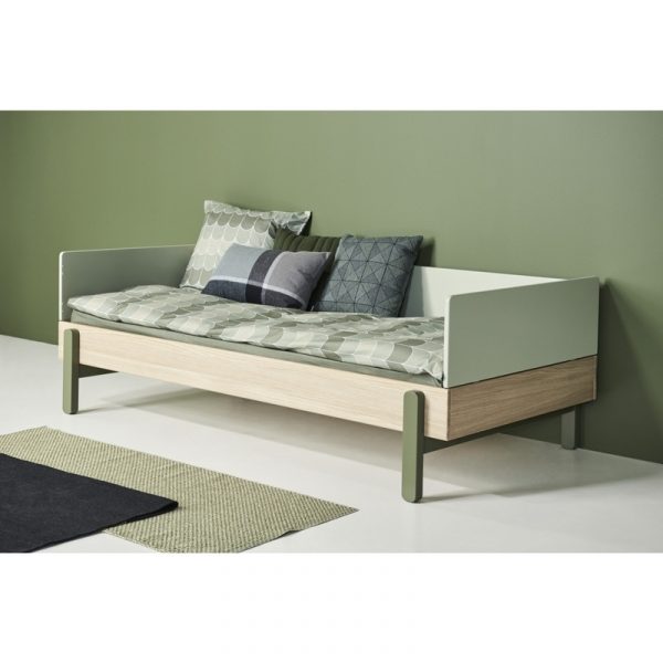 Giường đơn cho bé gái phối cảnh.